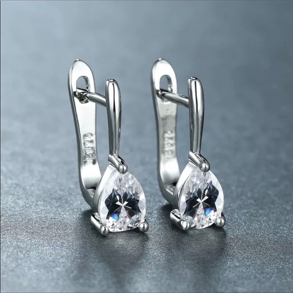 NEW STUD 925 STERLING SILVER DIAMOND EARRINGS - Picture 2 of 3